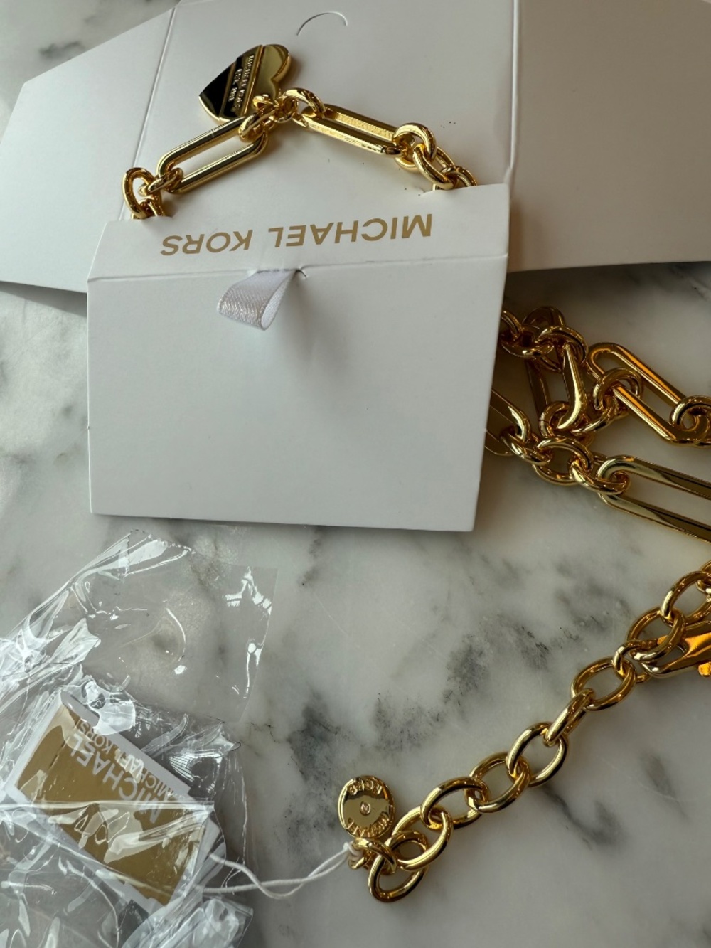 New Michael Kors Heart Necklace - Picture 15 of 16